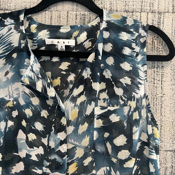 CAbi Avery feather print button down tunic - Picture 3 of 11